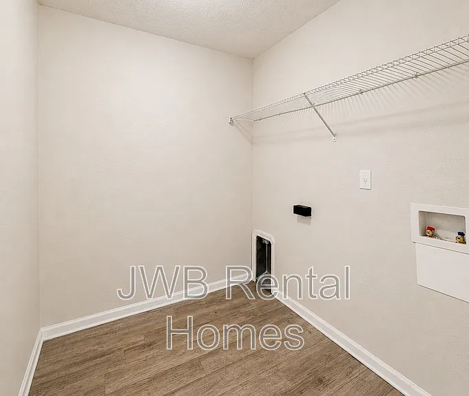 2923 W 3rd St — Photo 10