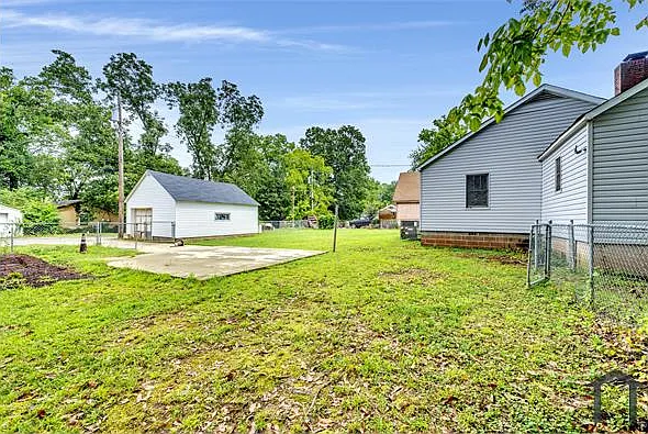 7920 Rugby Ave — Photo 12