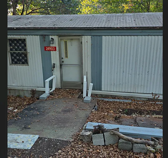 2 bed, 1.0 bath, $900 — Photo 2