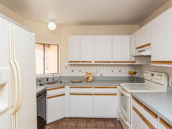 3rd image of 617 E Camino Alteza