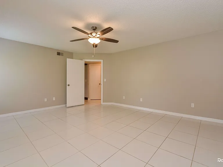 556 Silvergate Loop — Photo 13