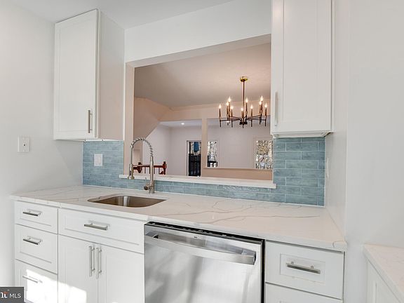 5th image of 6004 Rockton Ct