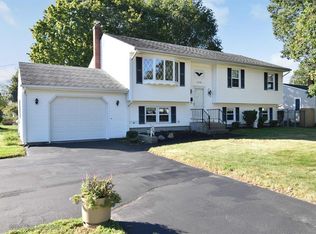 2790 W Shore Rd, Warwick, RI 02889