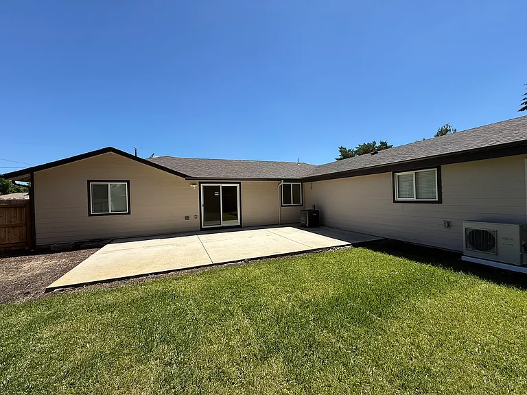 721 Iva Ln NE — Photo 31