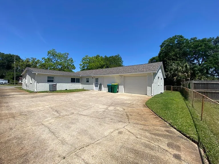 400 Argyle Ct — Photo 54