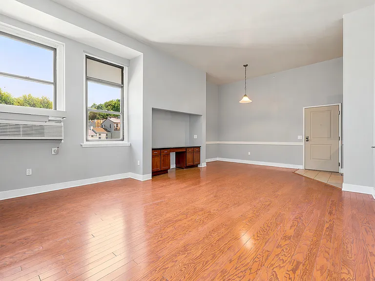 171 Grape St — Photo 4