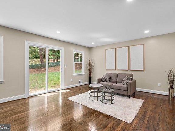 4th image of 7512 Park Mill Ct