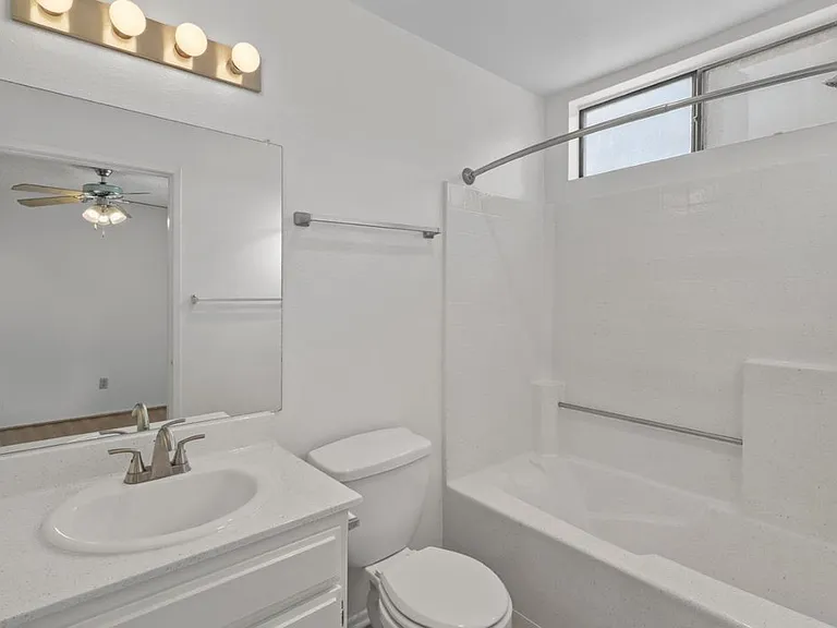 1254 S Saltair Ave #101 — Photo 27