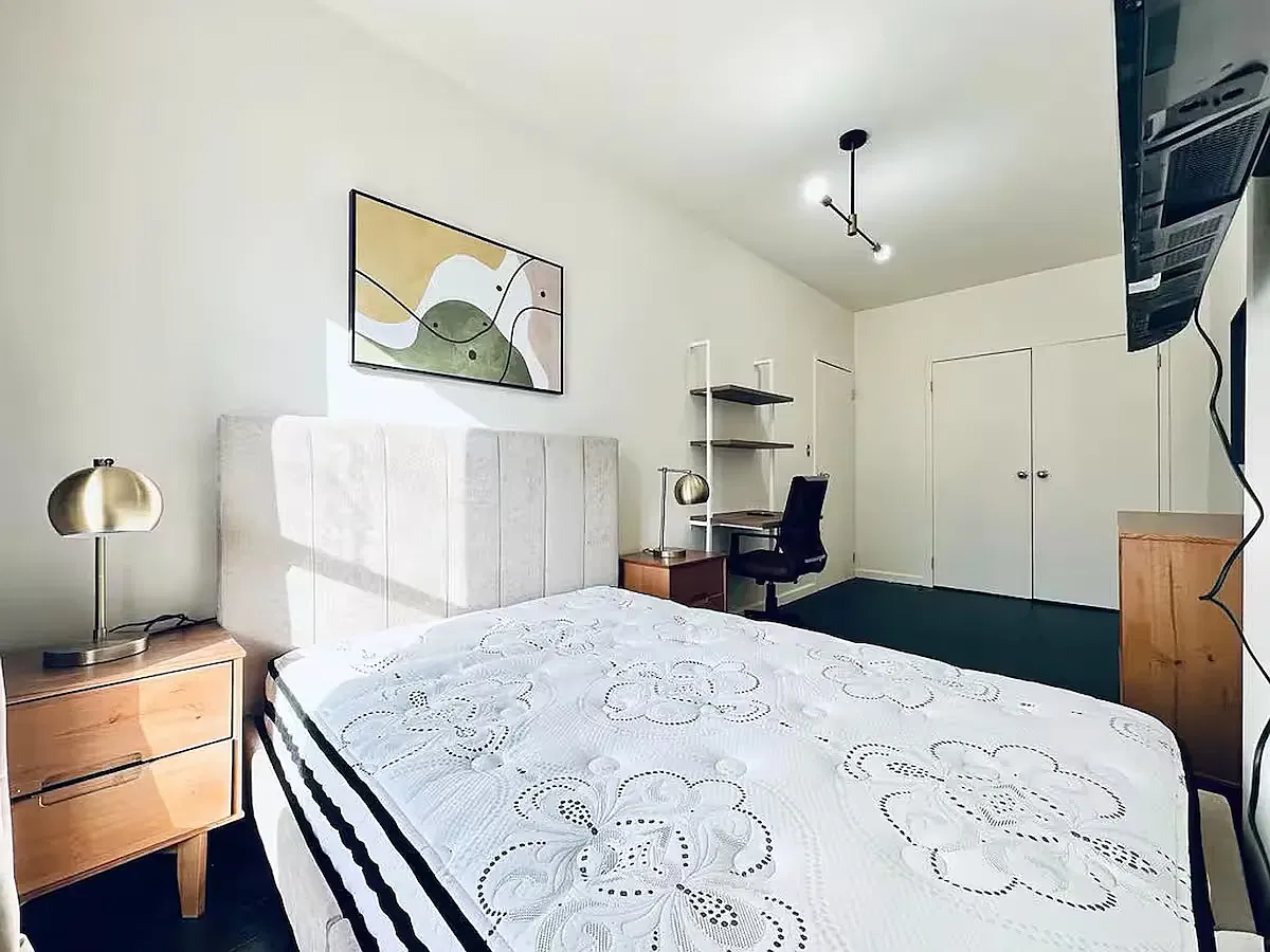 4 bed, 1.5 bath, $1,130 — Photo 2