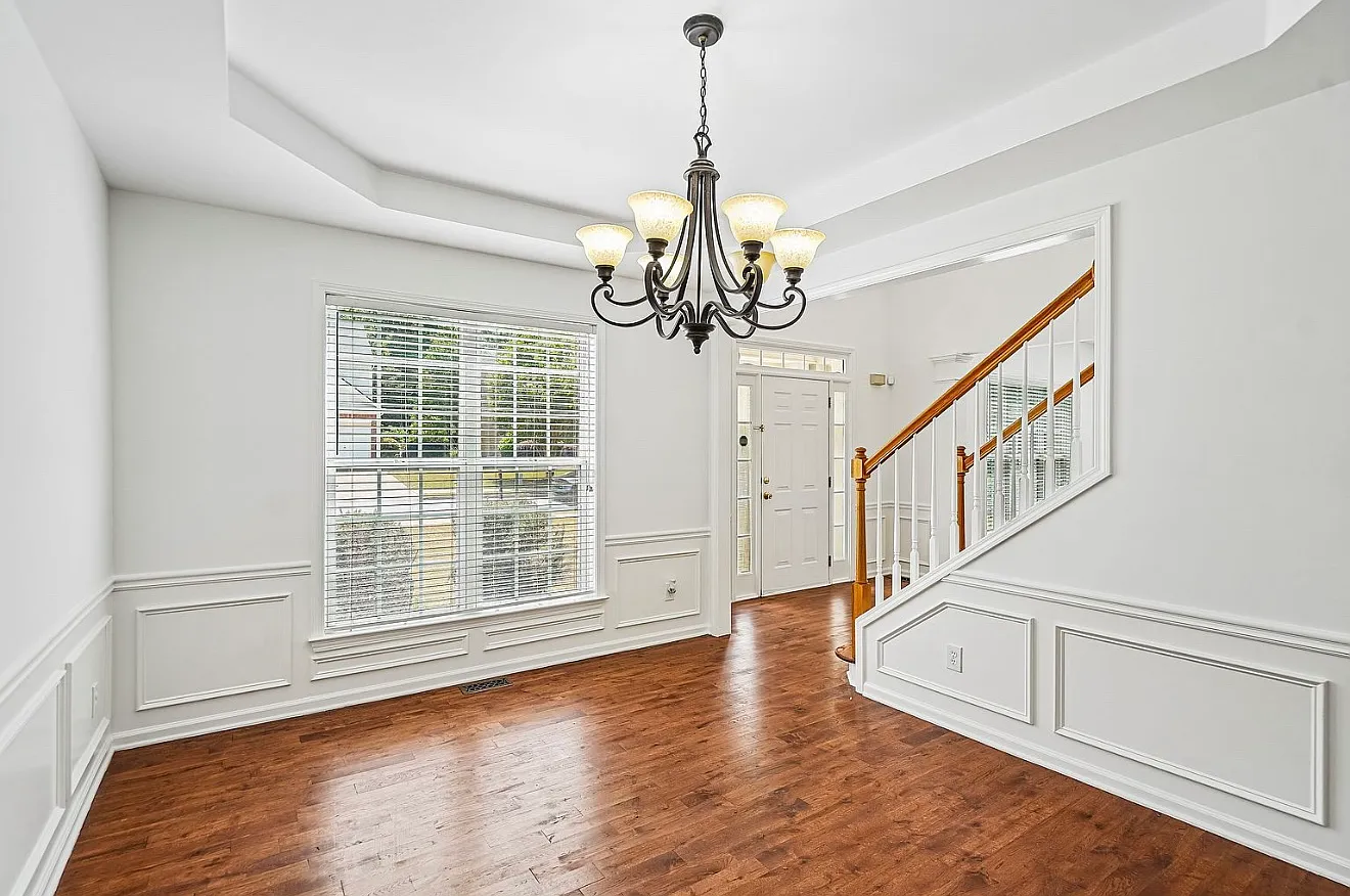 5 bed, 3.5 bath, 4693 sqft, $3,500 — Photo 3