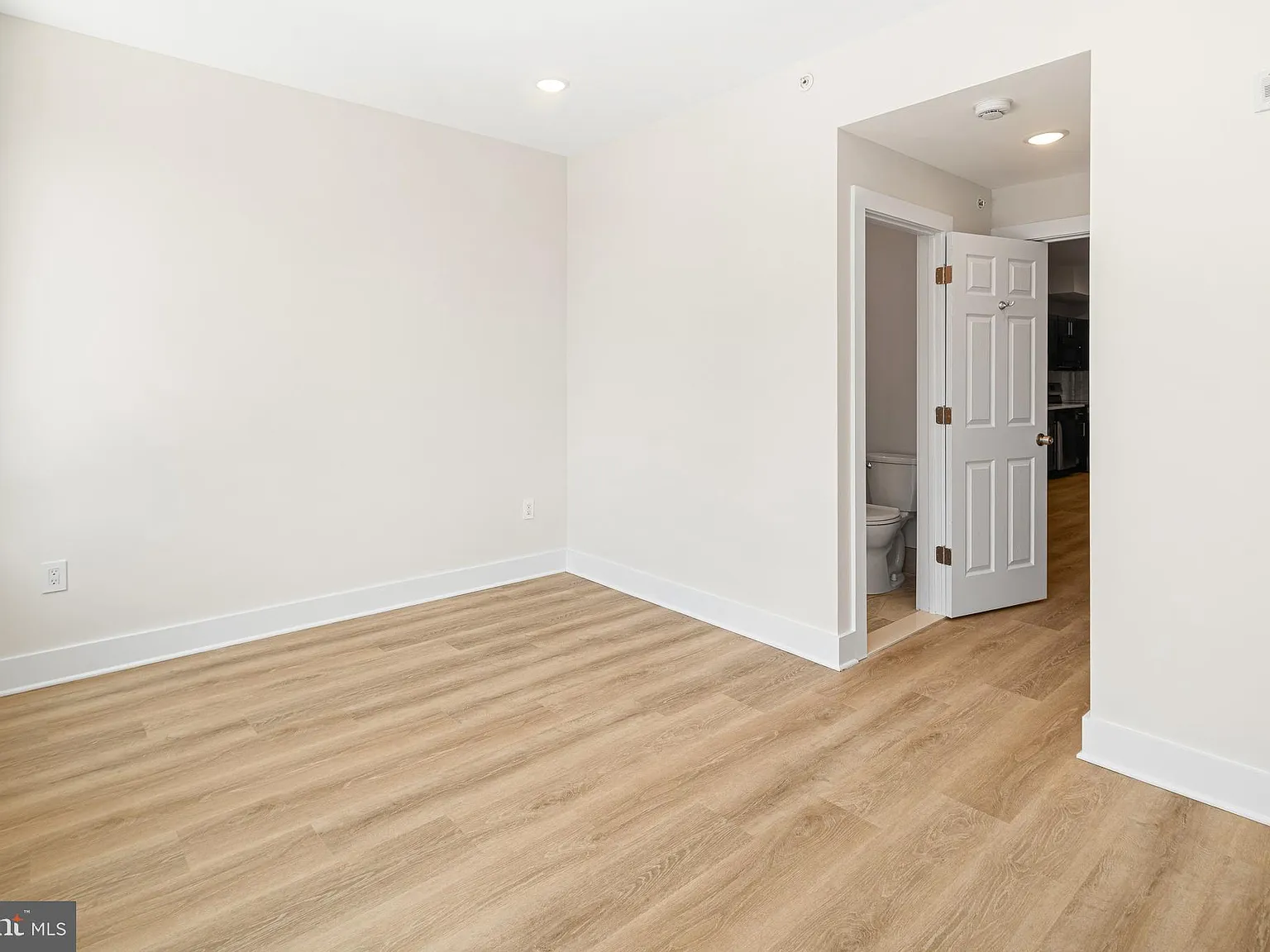 2 bed, 779 sqft, $1,700 — Photo 3