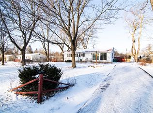 45 Farnsworth Rd N, Rochester, NY 14623