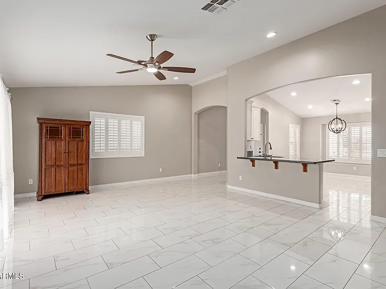 16523 W Saguaro Ln — Photo 3