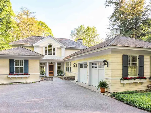 1657 Sylvan Ave, Harbor Springs, MI 49740