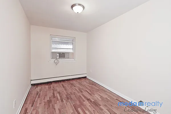Rented by Moda Realty | media 30