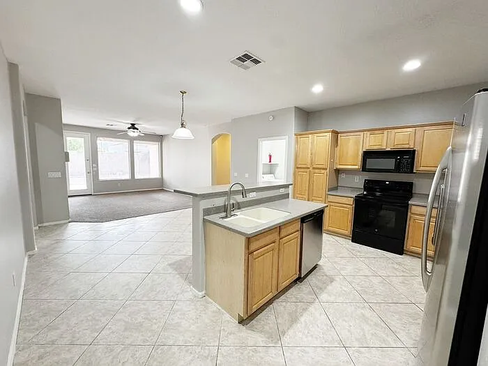2421 W Ellis St — Photo 10