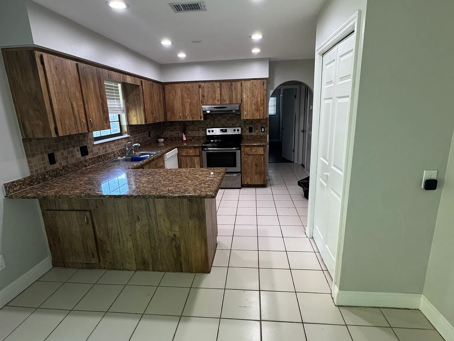 3 bed, 1352 sqft, $1,800 — Photo 2