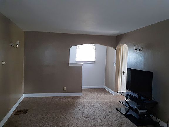 4th image of 118 Wolfe Ave