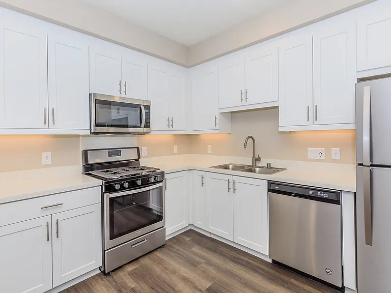 Los Alamitos Luxury Apartments — Photo 28