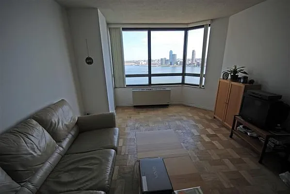 Rented by Luxury Habitat | media 12