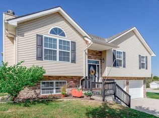 1917 Country Ridge Dr, Warrensburg, MO 64093