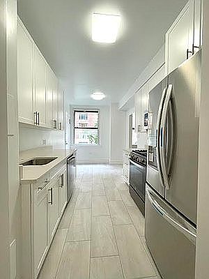 3rd image of 340 E 57th St APT 4A