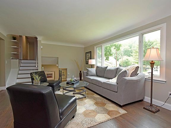 5th image of 6911 Moorfield Dr