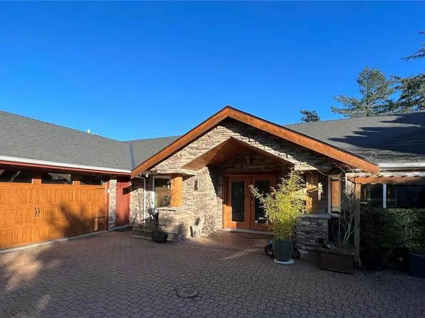 986 Seapearl Pl, Saanich, BC V8Y 2X3