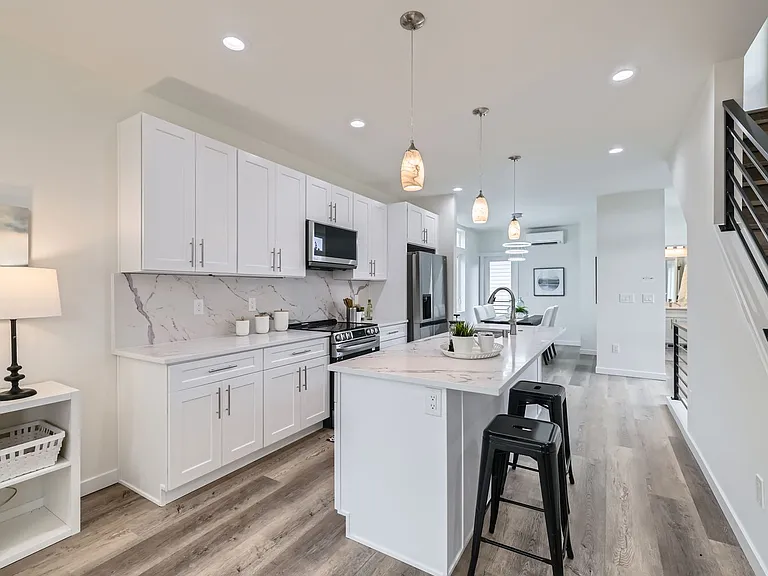 18331 1st Ave NE — Photo 13