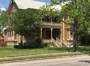 501 E 3rd St, Hallettsville, TX 77964