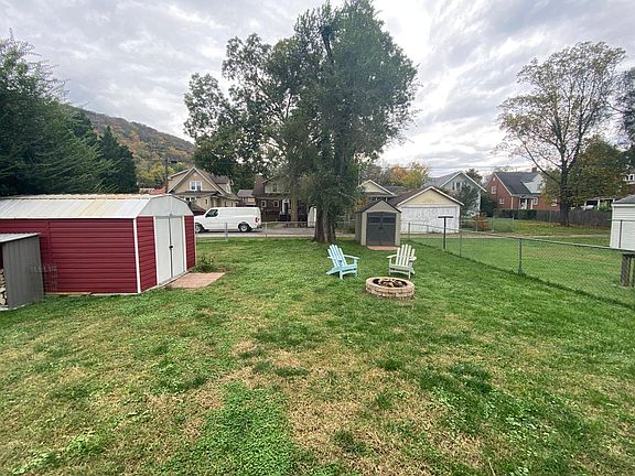 5th image of 513 Arbor Ave SE