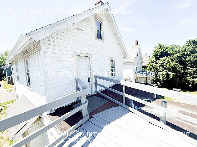 859 Brown St #UP — Photo 3