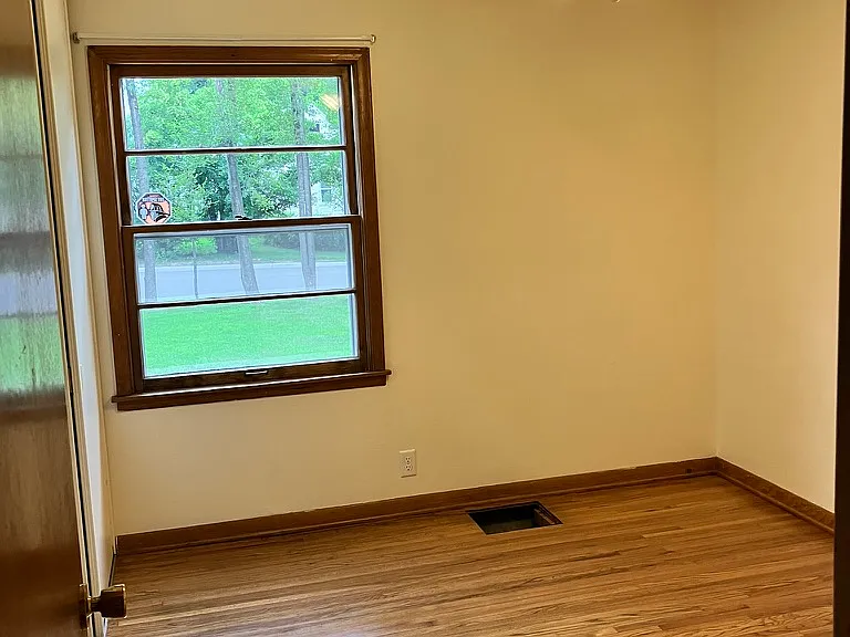 2824 Texas Ave S — Photo 13