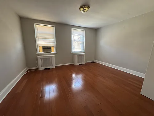 742 Carpenter St #2 Photo 1