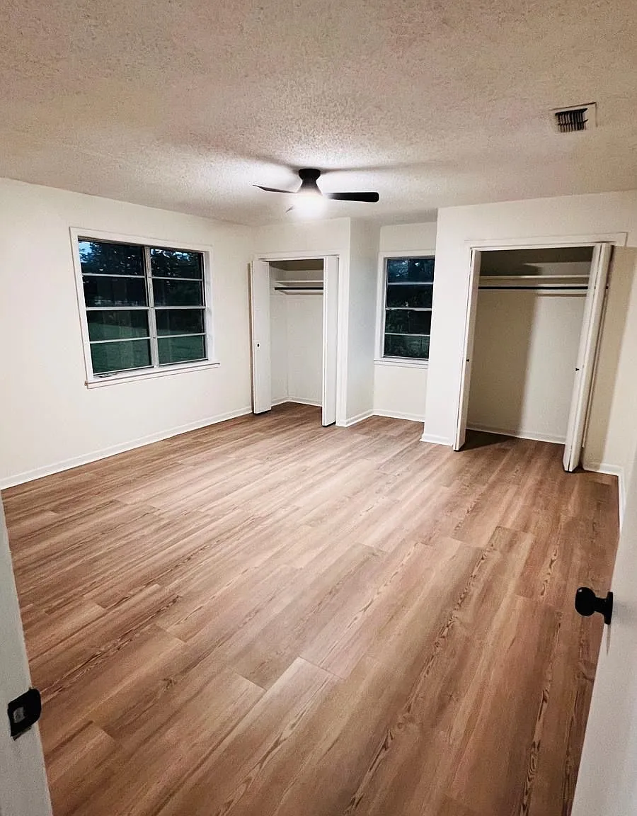 4 bed, 2.0 bath, 2428 sqft, $2,000 — Photo 4