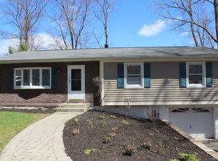 13 Rocky Ln, New Windsor, NY 12553