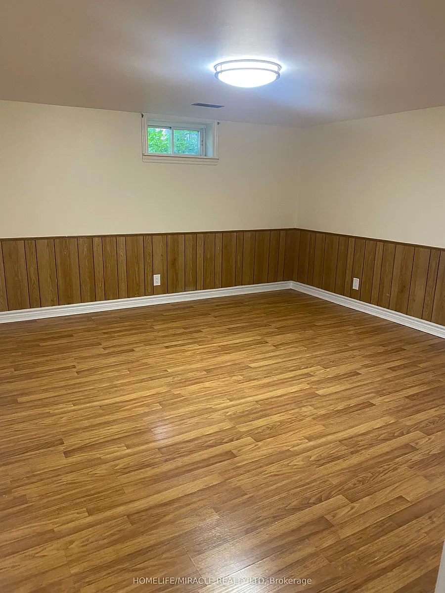 Building Photo - 10 Sundridge Dr #BASEMENT