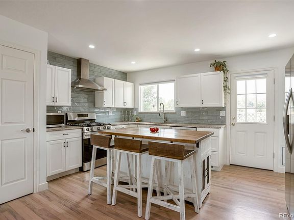 3rd image of 9953 travis Street