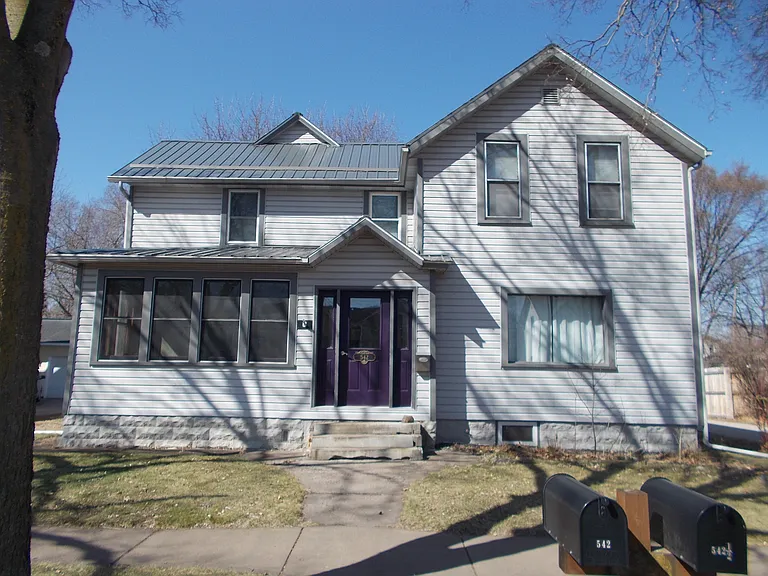 542 Putnam St — Photo 1