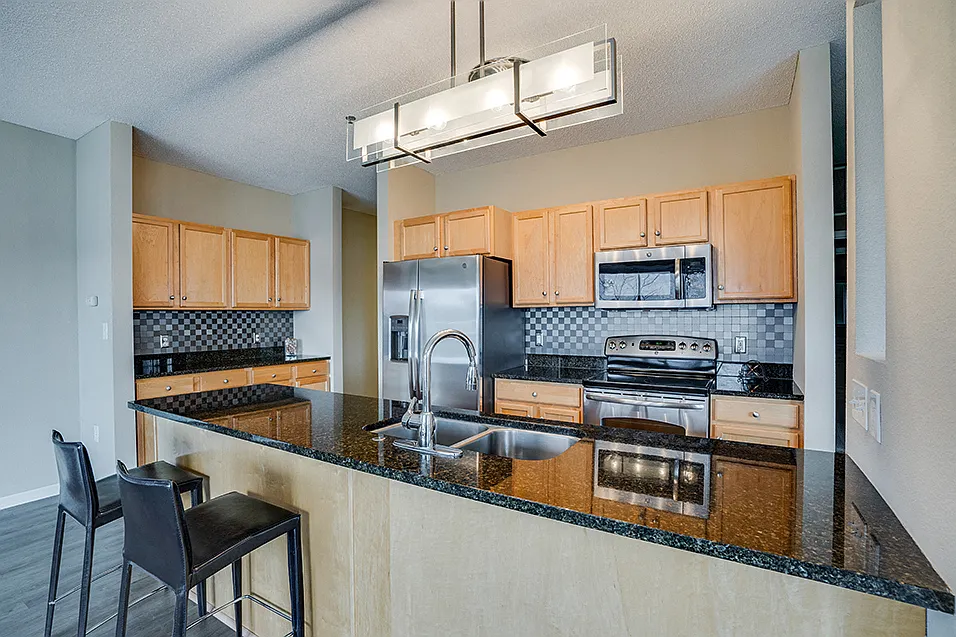 Riverview at Upper Landing — Photo 1