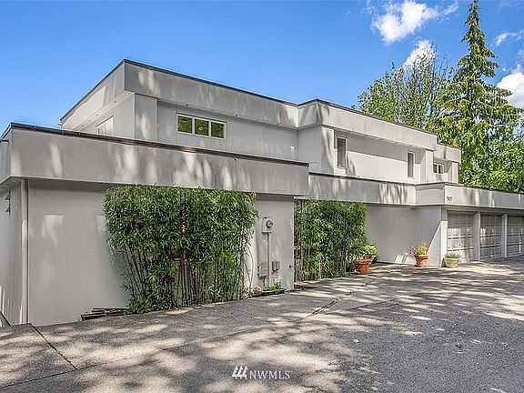 2nd image of 9804 NE 34th Pl
