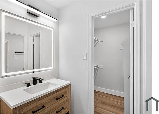 4 bed, 1923 sqft, $3,200 — Photo 4