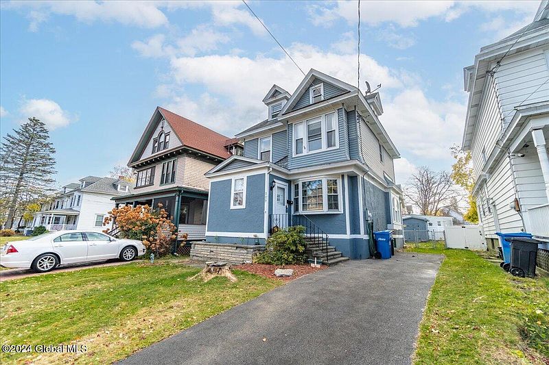 3rd image of 117 N Pine Avenue