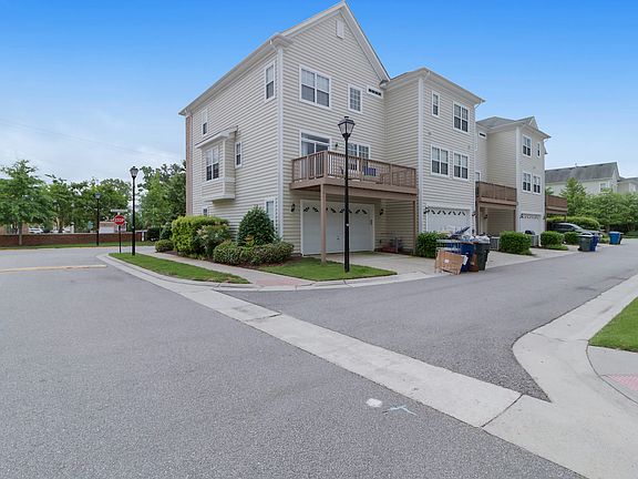 2nd image of 4828 Almandine Ave