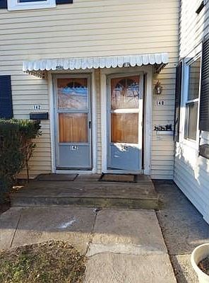 3rd image of 140-142 Pearl St #1