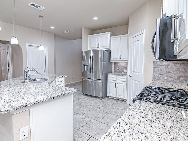6715 Hall Of Fame Blvd — Photo 4