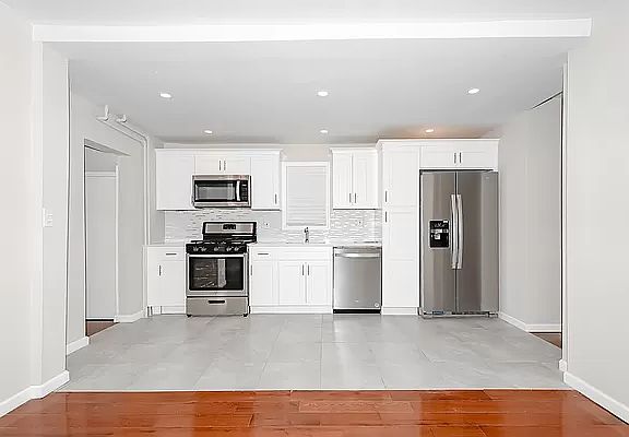 3rd image of 108-21 Union Hall St