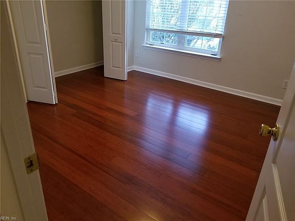 4th image of 917 Charnell Dr APT 201