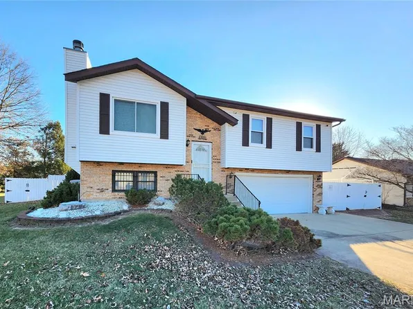 825 Andra Dr, Maryville, IL 62062