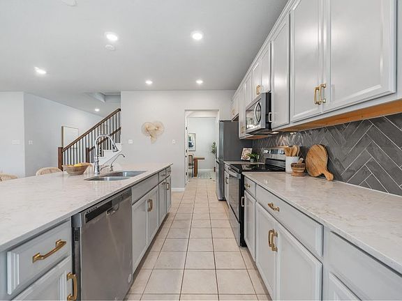2nd image of 19317 Hartwell Dr